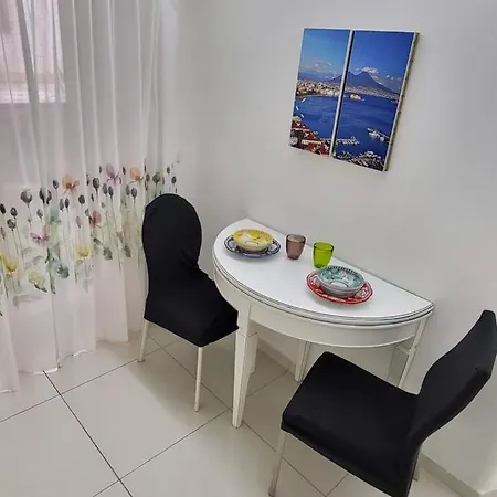 Apartament Megara House Neapol