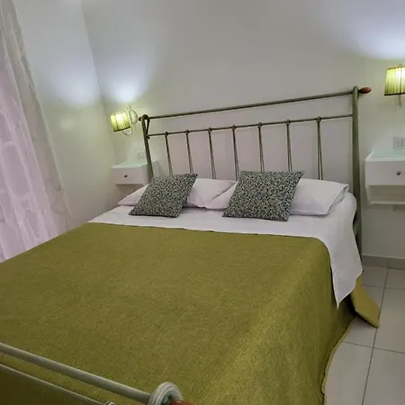Megara House Lägenhet *