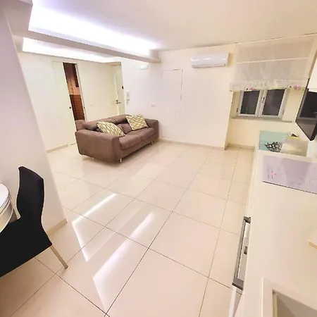 Megara House * نابولي